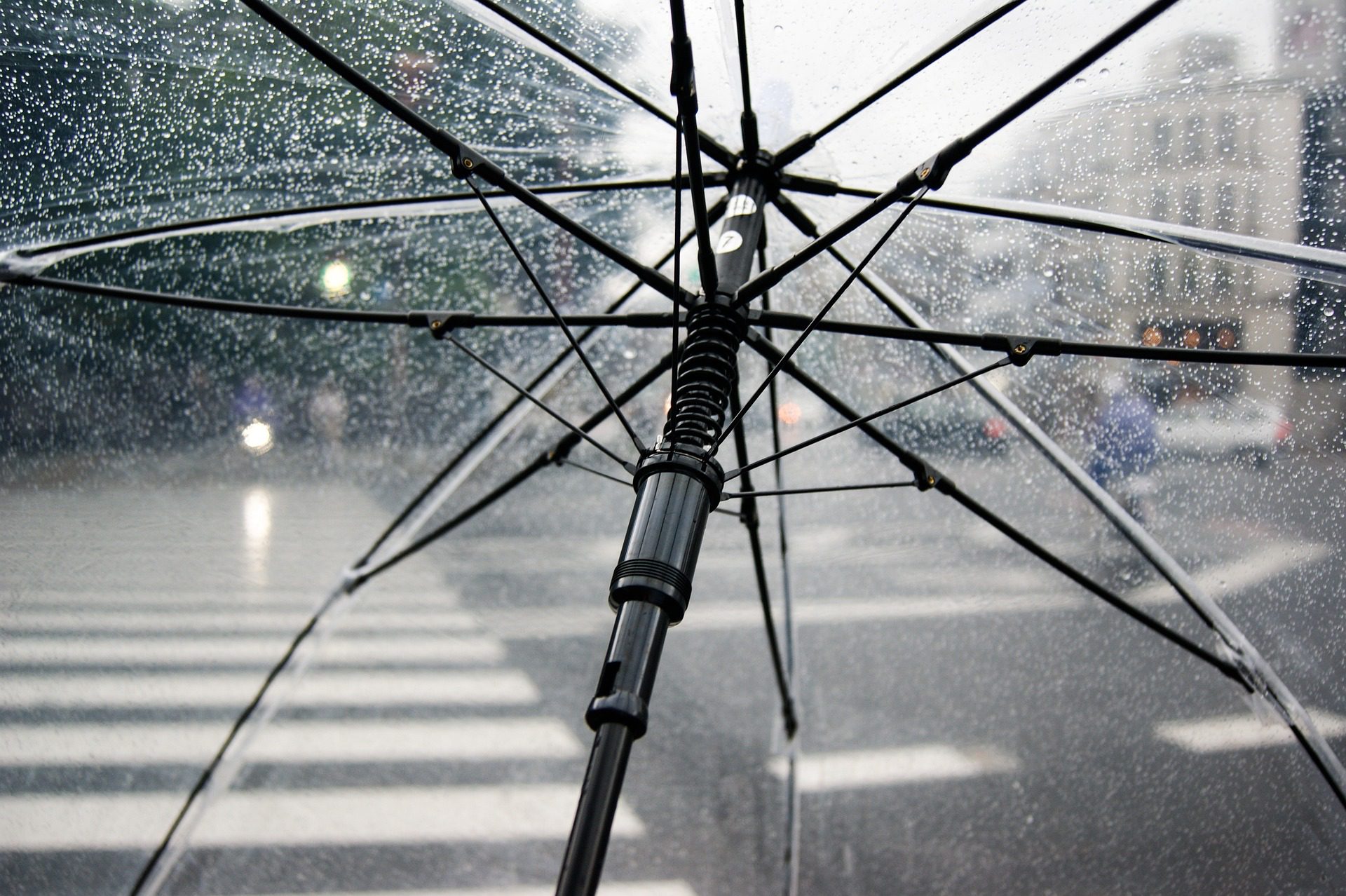 Choisir un parapluie pour homme contre la tempête