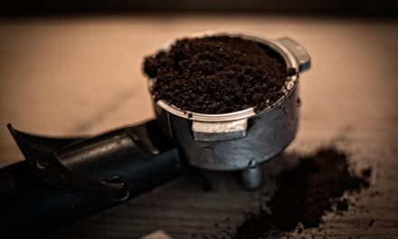Utiliser une machine à café avec broyeur pour gagner en facilité