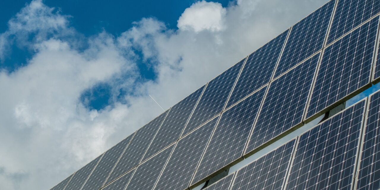 Installer des panneaux solaires pour faire face à l’augmentation du prix de l’électricité