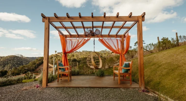 Vue réaliste d'une pergola bioclimatique modélisée sur terrasse familiale